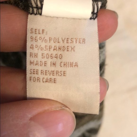 🦊 4/20- Feather print dress - Picture 3 of 5